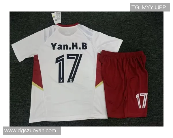 球星头像与足球球衣的完美结合展现个性魅力与体育精神 球星头像与足球球衣的完美结合展现个性魅力与体育精神