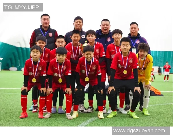 足球巨星荣耀时刻 2025年度颁奖典礼精彩回顾与幕后花絮 足球巨星荣耀时刻 2025年度颁奖典礼精彩回顾与幕后花絮